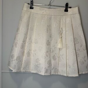 💸CLEARANCE 4/$15💸 Cream Embroidered Skort
